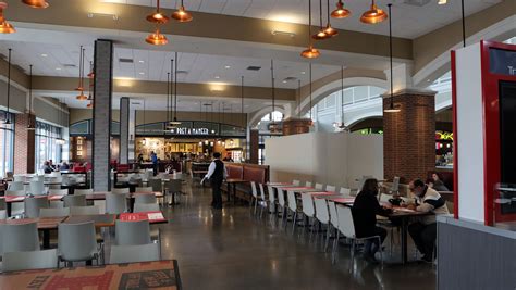 This center is outdoors. . Woodbury commons food court
